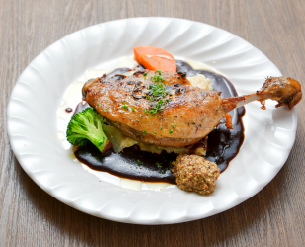 骨付き鴨もも肉のコンフィー